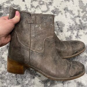 Women’s size 11 West Haven Diba boot.